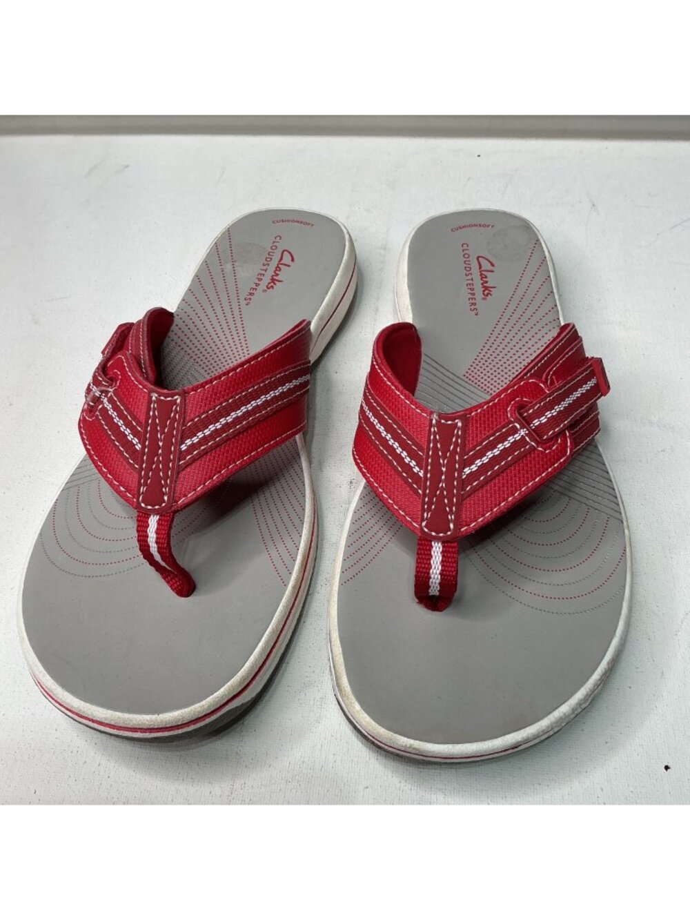 Clarks Cloud stepper Women's Red & Gray Sandals Size 9 US Lightweight Flip Flops